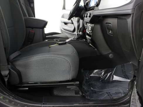 Used 2025 Jeep Wrangler Unlimited Sahara AWD/4WD image 19
