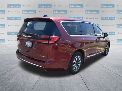 Used 2023 Chrysler Pacifica Limited FWD image 6