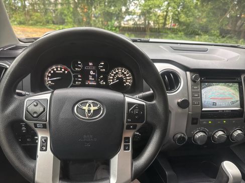 Used 2018 Toyota Tundra SR5 w/ SR5 Upgrade Package AWD/4WD image 30