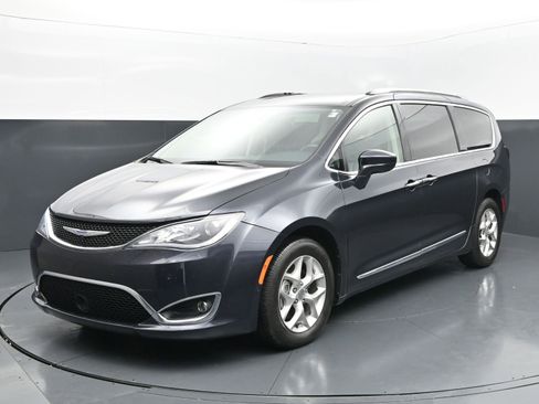 Used 2019 Chrysler Pacifica Touring-L Plus w/ Advanced Safetytec Group FWD image 1