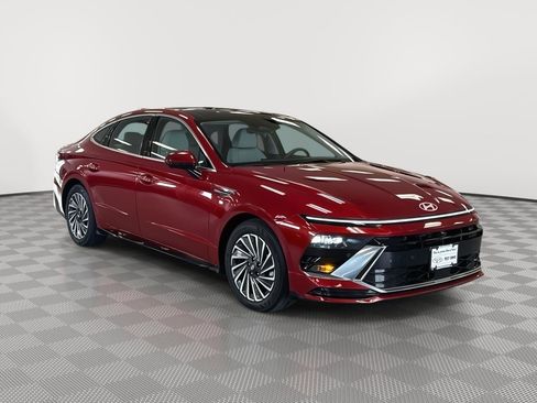 New 2025 Hyundai Sonata Limited image 3