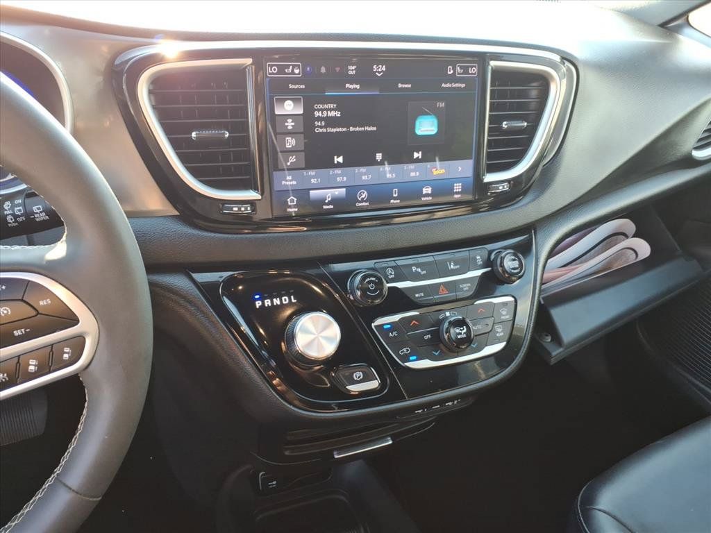 Used 2025 Chrysler Pacifica Select FWD image 27