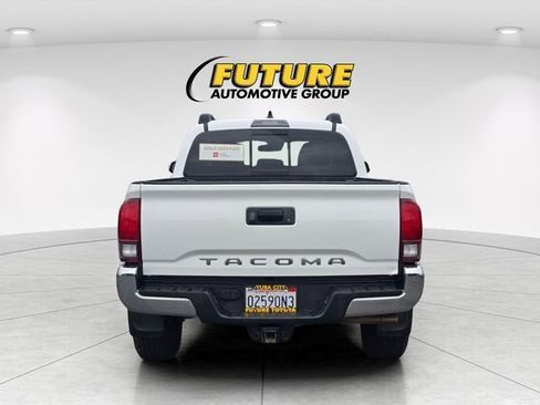 Certified 2022 Toyota Tacoma SR5 AWD/4WD image 6