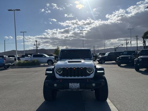 Used 2024 Jeep Gladiator Mojave w/ Convenience Group AWD/4WD image 3