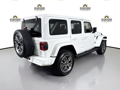 Used 2023 Jeep Wrangler Unlimited Sahara AWD/4WD image 7