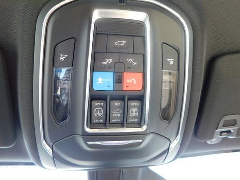 New 2025 Jeep Grand Cherokee L Limited w/ Luxury Tech Group II image 30