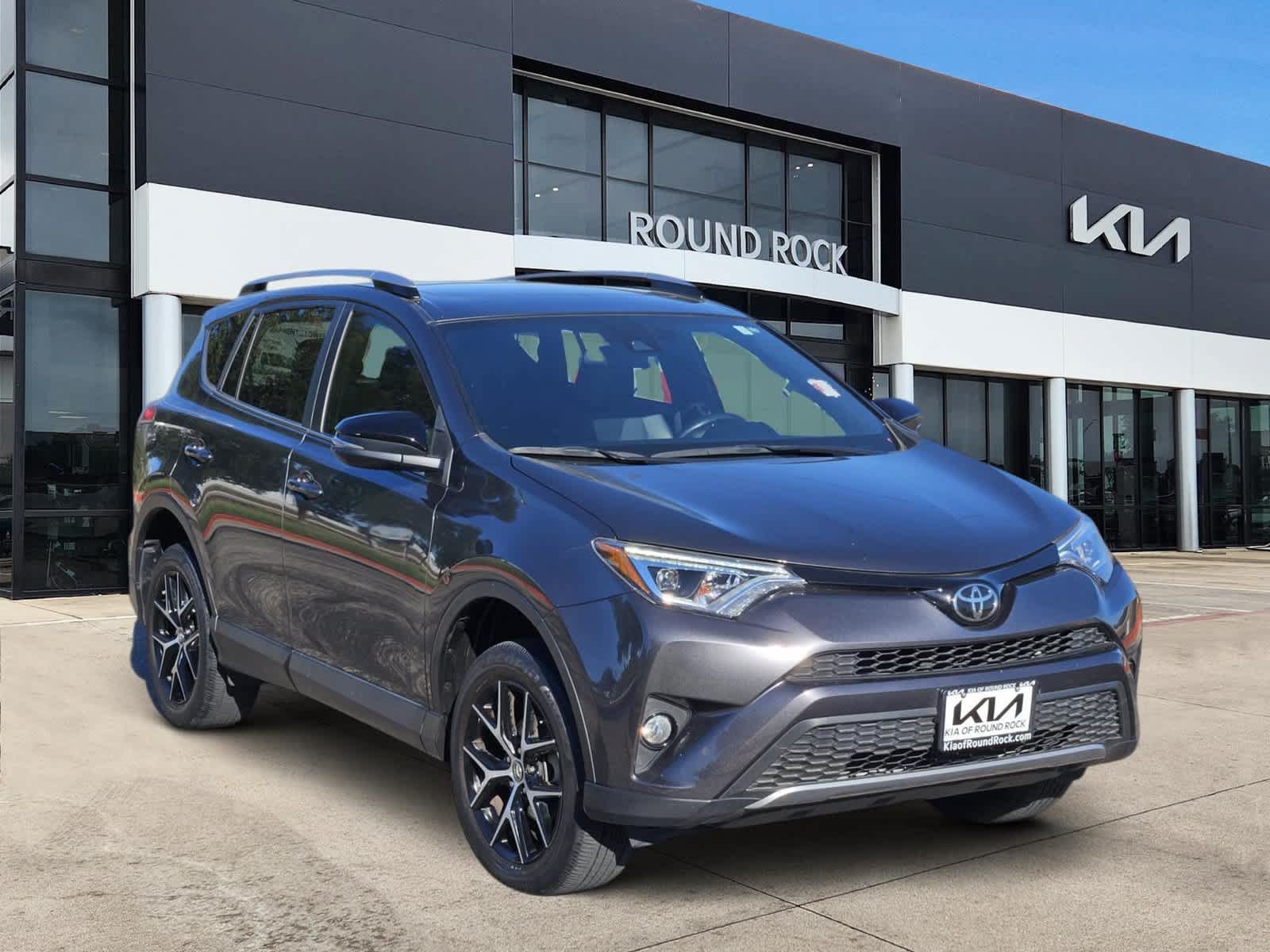 Used 2017 Toyota RAV4 SE w/ Power Special Value Package FWD image 3