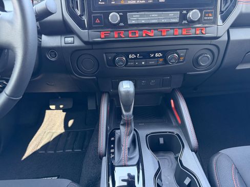 Used 2025 Nissan Frontier Pro-X image 22