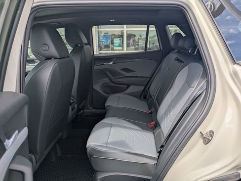 New 2026 Volkswagen Tiguan SE R-Line FWD image 11