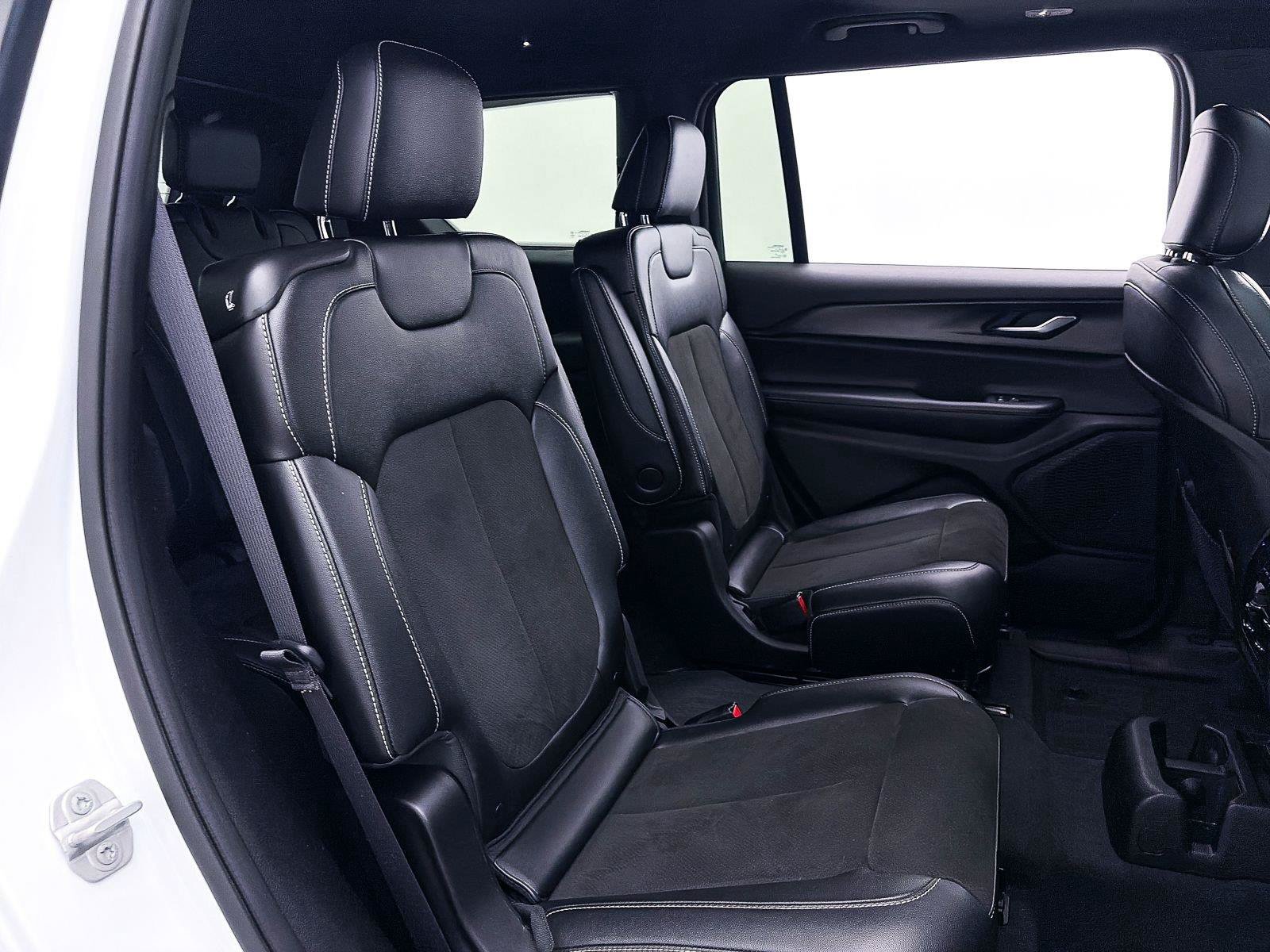Used 2023 Jeep Grand Cherokee L Laredo AWD/4WD image 39