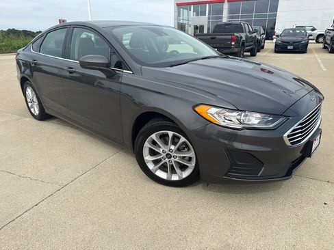 Used 2020 Ford Fusion SE FWD image 2