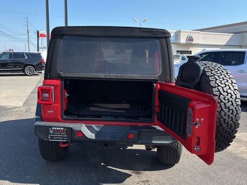 Used 2024 Jeep Wrangler Unlimited Rubicon w/ Convenience Group image 14