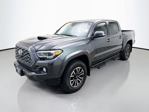 Used 2022 Toyota Tacoma TRD Sport image 3