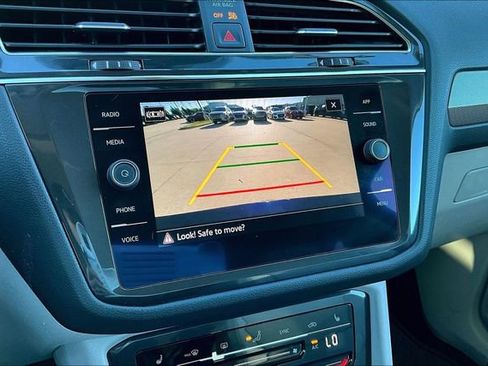 Used 2022 Volkswagen Tiguan SE image 23