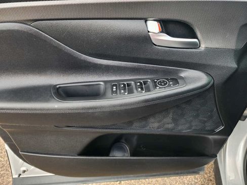 Used 2019 Hyundai Santa Fe SE FWD image 17