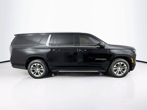 Used 2025 Chevrolet Suburban LT w/ Comfort Package RWD image 7