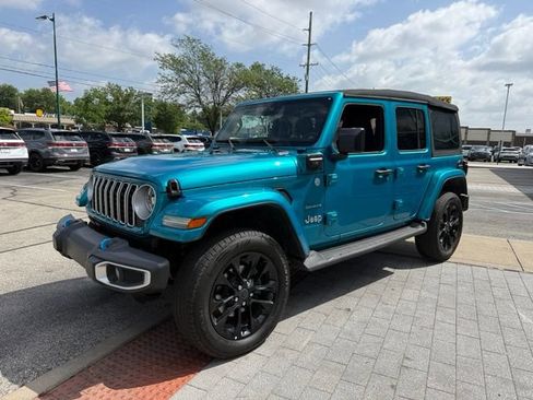 Used 2024 Jeep Wrangler Unlimited Sahara AWD/4WD image 3