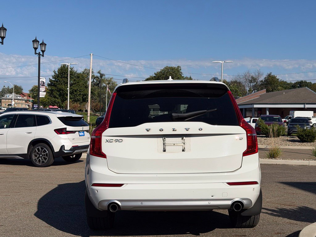 Used 2018 Volvo XC90 T5 Momentum w/ Momentum Plus Package FWD image 4