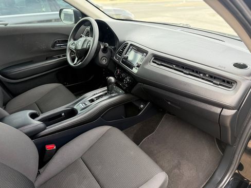 Used 2021 Honda HR-V LX image 3