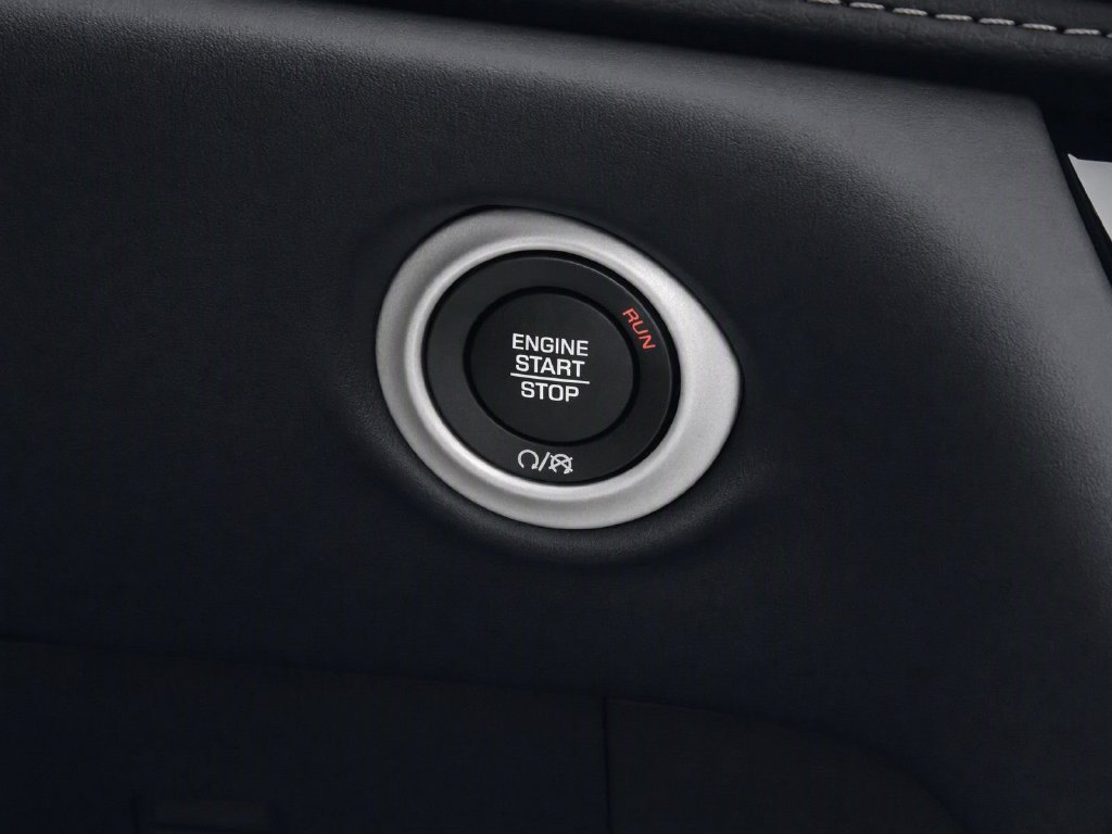 Used 2025 Chrysler Pacifica Limited FWD image 28