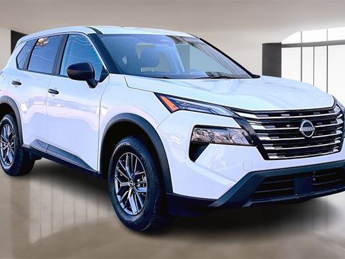 Used 2025 Nissan Rogue S image 10