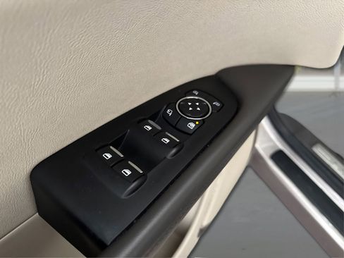 Used 2019 Lincoln Nautilus Premier AWD/4WD image 27