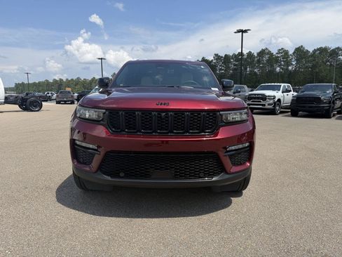 Certified 2025 Jeep Grand Cherokee Limited w/ Luxury Tech Group II AWD/4WD image 2