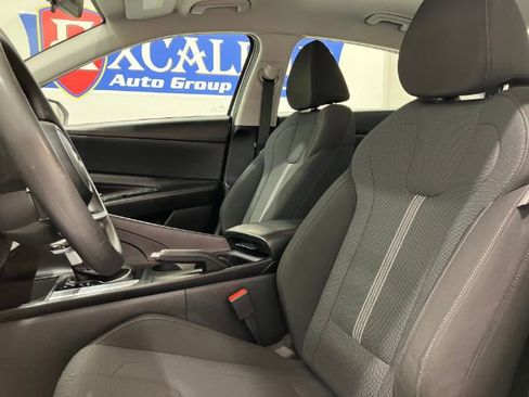Used 2024 Hyundai Elantra SE image 18