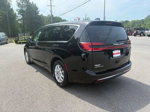 Used 2024 Chrysler Pacifica Touring-L FWD image 13