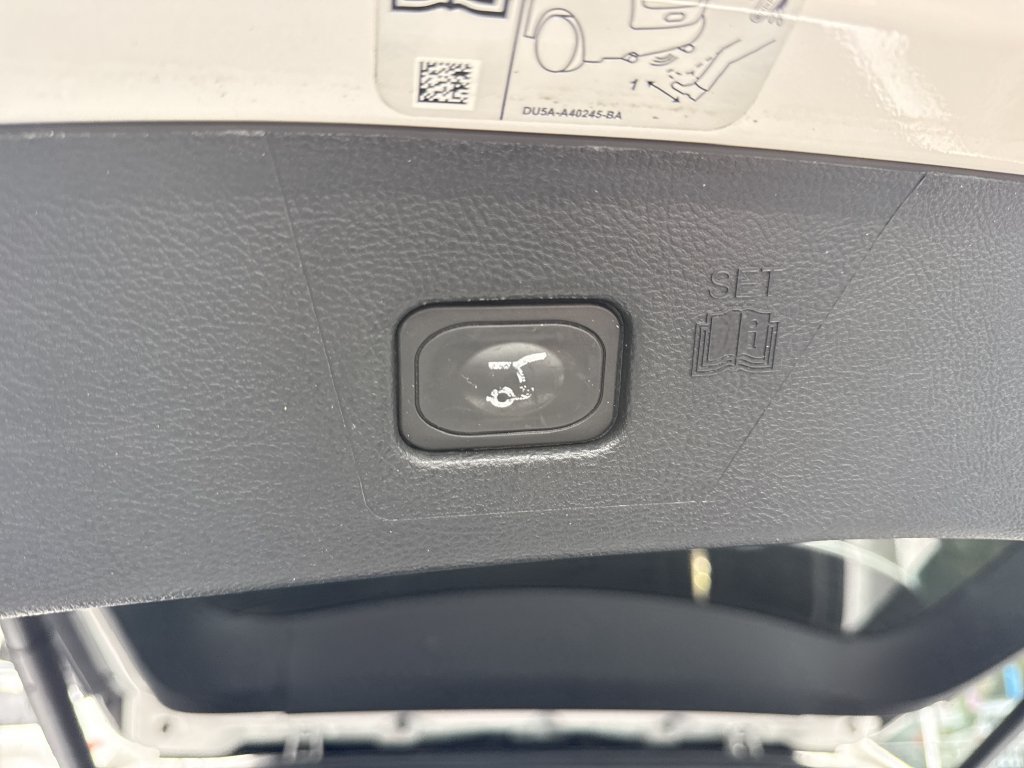 Used 2017 Ford Edge Titanium w/ Equipment Group 301A AWD/4WD image 45