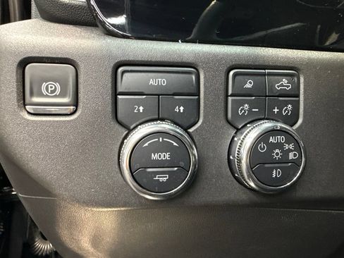Used 2025 GMC Sierra 1500 SLT AWD/4WD image 17