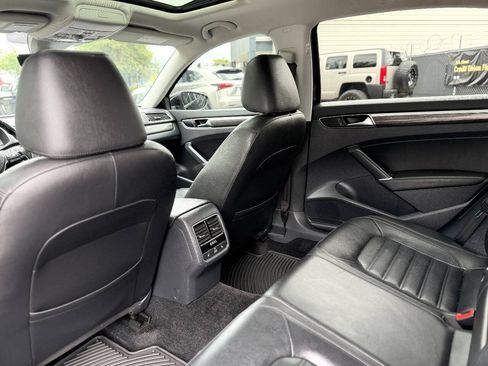 Used 2017 Volkswagen Passat 1.8T SEL Premium FWD image 13