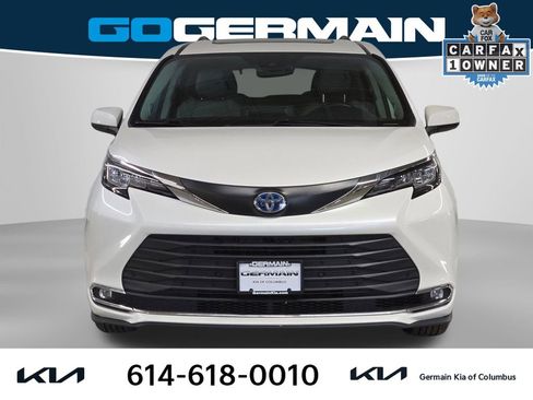 Used 2021 Toyota Sienna XLE w/ XLE Plus Package FWD image 3