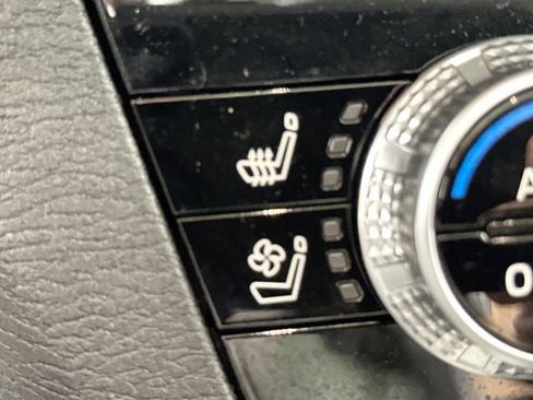 Used 2025 Mitsubishi Outlander AWD image 18