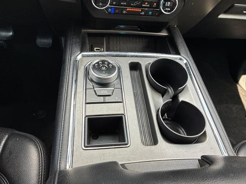 Used 2019 Ford Expedition XLT w/ Equipment Group 202A RWD image 30
