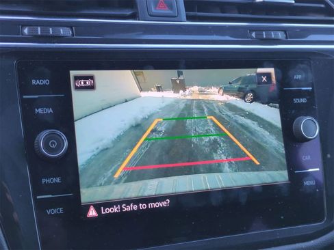 Used 2022 Volkswagen Tiguan SE R-Line image 29