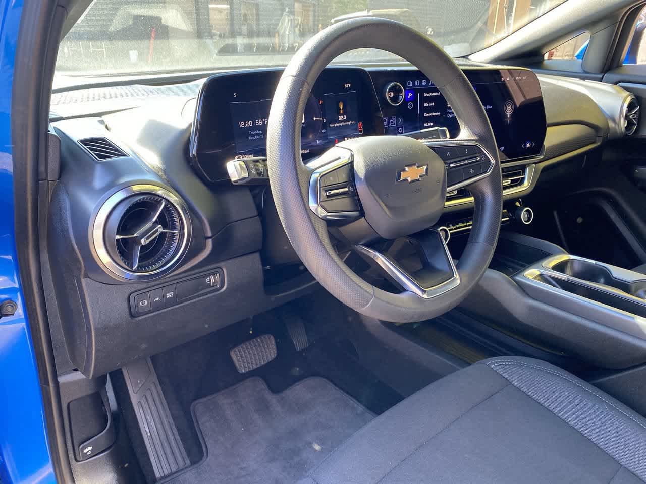Used 2026 Chevrolet Equinox EV LT FWD image 2