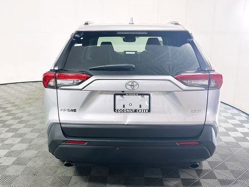 Used 2025 Toyota RAV4 XLE image 4