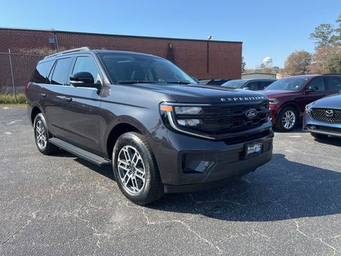 New 2026 Ford Expedition Active image 9