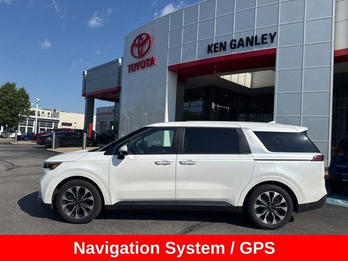 Used 2024 Kia Carnival EX FWD image 3