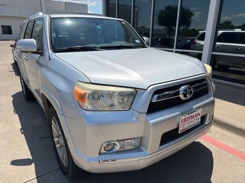 Used 2010 Toyota 4Runner Limited AWD/4WD image 4