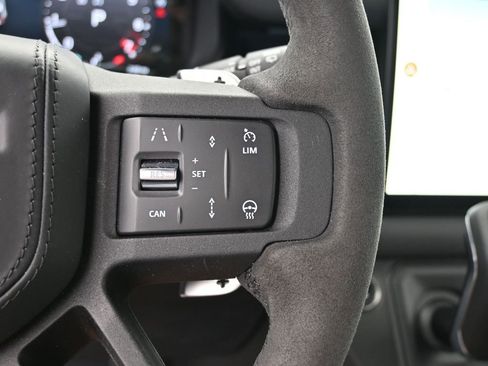 Used 2023 Land Rover Defender 90 V8 image 36