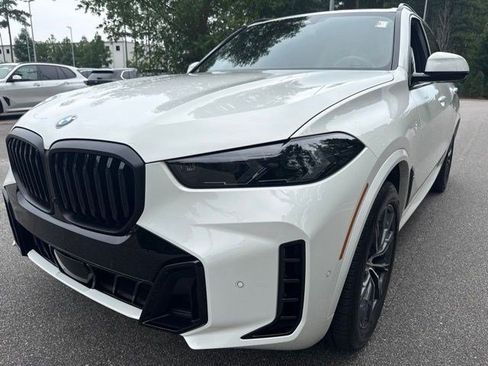 Used 2025 BMW X5 xDrive40i w/ M Sport Package AWD/4WD image 9