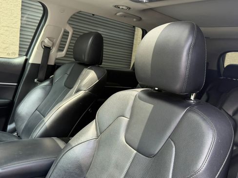 Used 2020 Kia Telluride SX w/ Towing Package FWD image 24