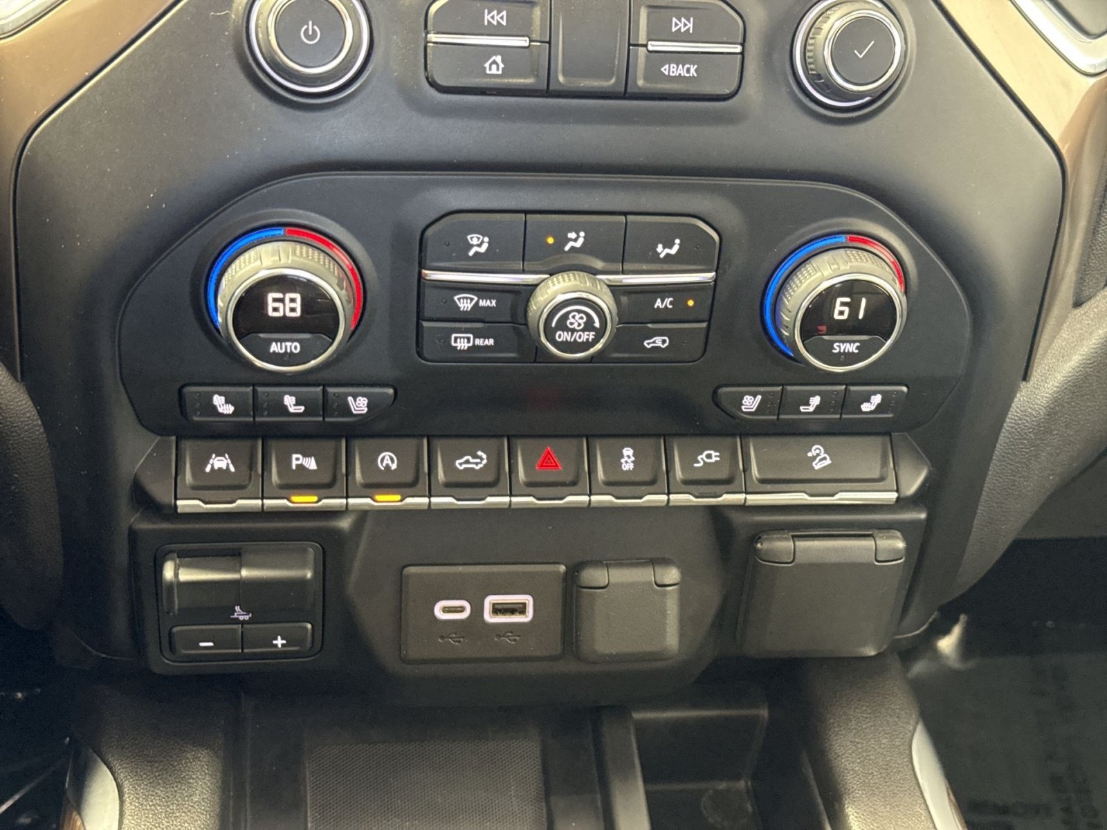 Used 2020 Chevrolet Silverado 1500 High Country w/ Technology Package AWD/4WD image 22