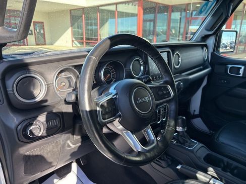 Used 2018 Jeep Wrangler Unlimited Sahara w/ Uconnect 4C Nav & Sound Group image 28