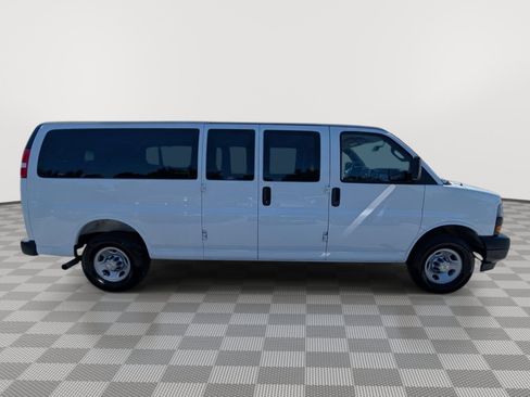 Used 2025 Chevrolet Express 3500 LS RWD image 6
