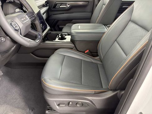 Used 2025 GMC Yukon XL AT4 w/ AT4 Premium Plus Package image 11