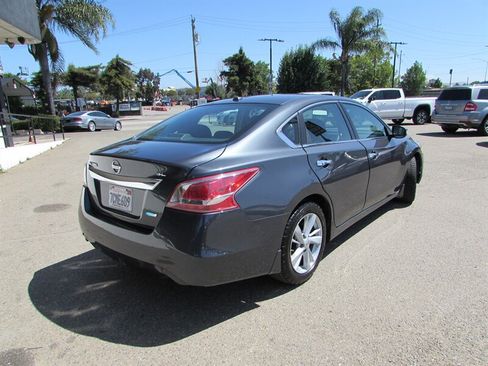 Used 2013 Nissan Altima 2.5 SL w/ Technology Pkg FWD image 8