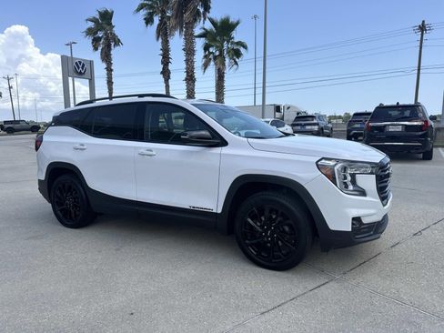 Used 2024 GMC Terrain SLT w/ Elevation Edition image 3